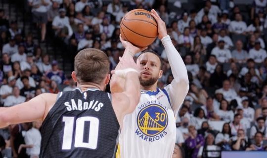 bty-一年前库里抢七50分斩杀国王 现在勇士靠什么赢？