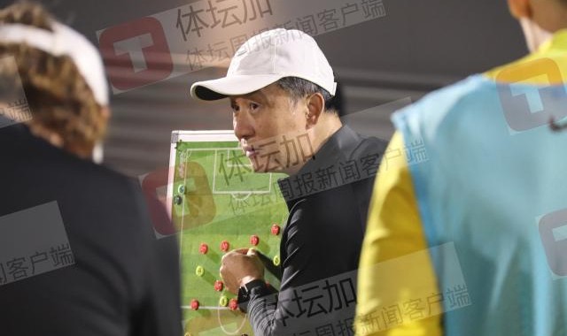 b体育app-国奥排除场外干扰抢到理想训练时间 比赛场设空调