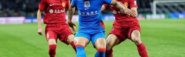 b体育-申花半场进两球追平重庆铜梁龙，但坏消息是下轮可能只剩一名外援可战