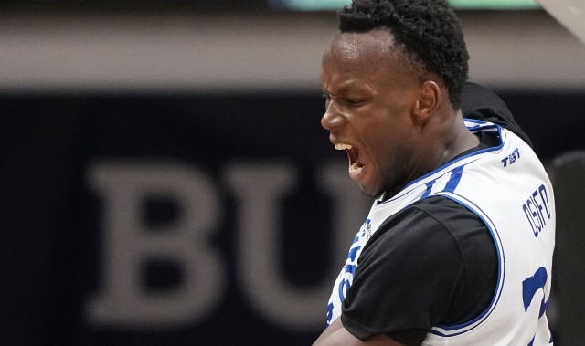 b体育官网-马刺正式签约锋线奥西福 球队21人阵容满员